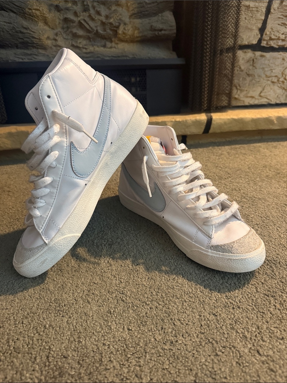 Nike Mens White Mid-Top Sneakers with Light Gray Swoosh
